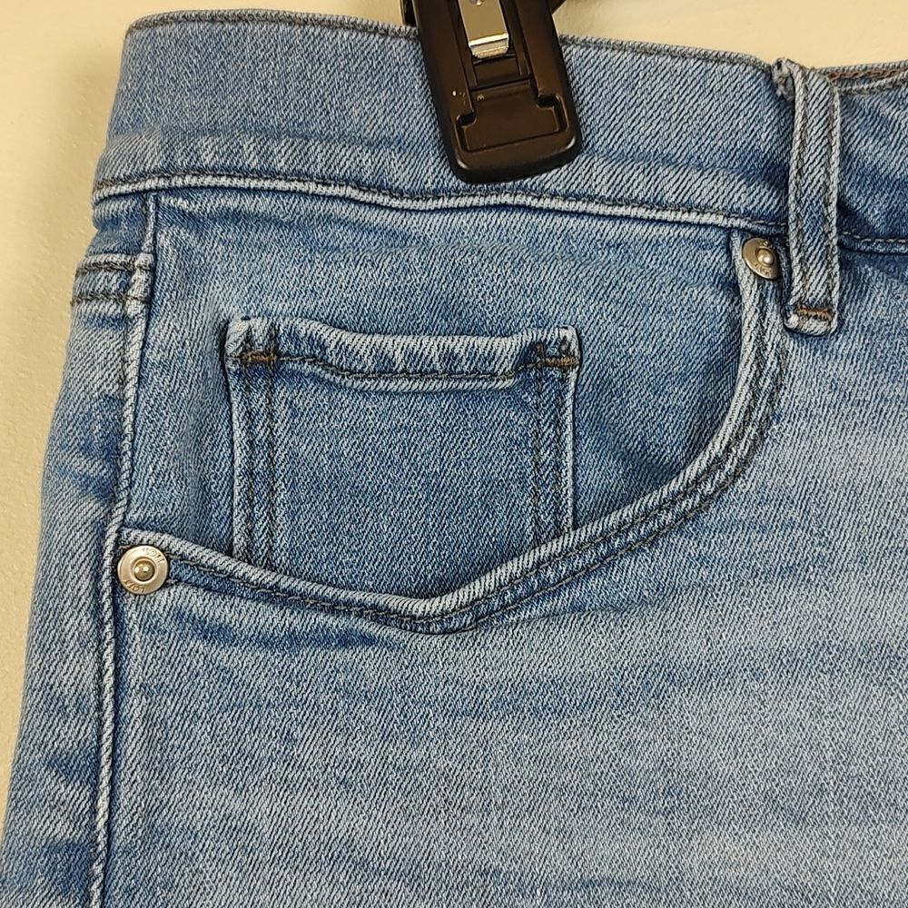LOFT 4" Denim Short - Picture 5 of 10